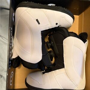 Women’s Snow Boots - Black and light purple